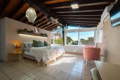 Image de Beautiful family cabin, pool w/boiler, garden, parking, tombling,