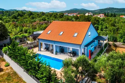 Image de Superbe maison de 6 chambres à Bilice