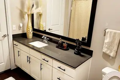 Image de Cozy 2-bedroom condo with WiFi, Ac in welcoming Prosper