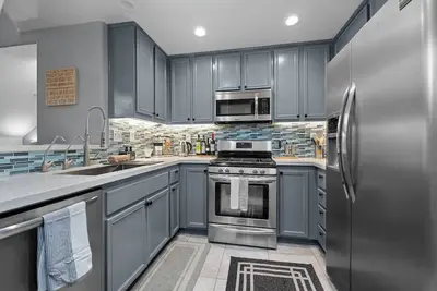 Image de Cozy Stay for 6 | Reserved Garage Parking, Balcony & Bbq Grill