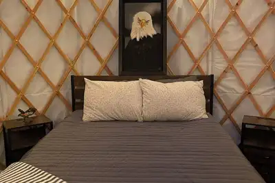 Image de The Eagles Nest yurt just outside of town