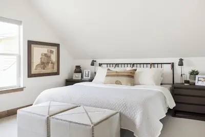 Designer Waterfront Bungalow in Dover | Pet-Friendly | Luxury for 9