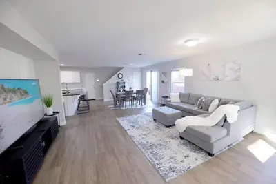 Modern 3br Home with New Furnishings