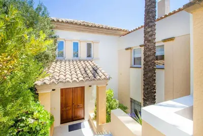 Image de Villa somptueuse avec piscine d'eau salée