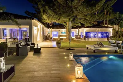 Villa moderne sur le thème de Versace