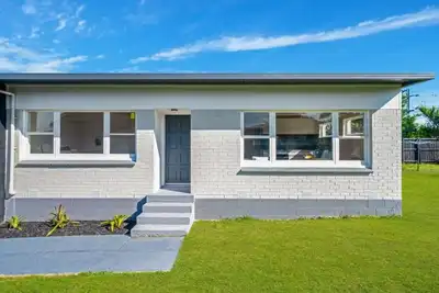 Image de Close to airport and motorways and shipping