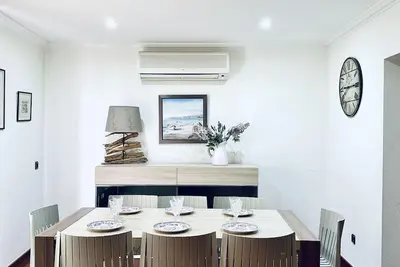 Image de Superbe Appartement Front de Mer avec Terrasse, Climatisation et WiFi à Roses