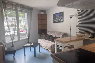 Image de Appartement cosy avec chambre et alcove, proche des commodités