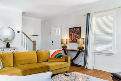 Image de Family-Friendly 4br w/ Fenced Yard & Parking