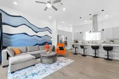 Image de Spacious 3-Bd Family Home - Garage, Deck, Laundry