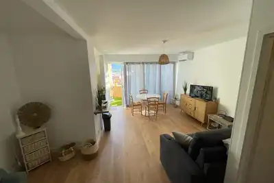 Image de appartement  T2  au centre de Calvi. terrasse avec vue montagne et aperçu mer