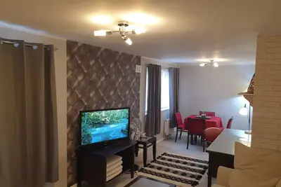 Image de Spacious, Stylish Two-Bedroom Maisonette, Modern Amenities, Elegant Interiors