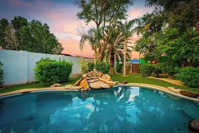 Image de Modern Poolside Retreat- Mini Golf, Fire Pit +More