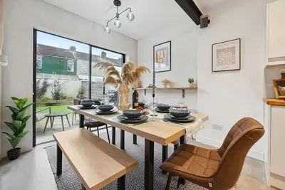 Image de Pretoira View a 4-Br Stunning Home with Garden, Southsea