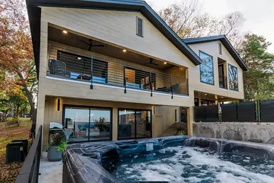 Image de Unparallel Views, Modern Luxury, Hot Tub, Ultimate Getaway!