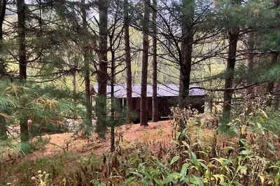 Image de Pine Grove Cabin 30 acres of woods, meadows, pond and creek near Amish Country
