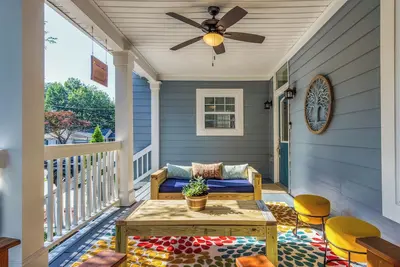 Image de Charming 3-bedroom bungalow with WiFi and Ac in quiet Atlanta neighborhood.