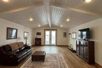 Image de 2-bedroom apartment with Wi-Fi and full kitchen plus laundry in amazing Kamas.