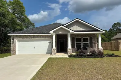 Image de 4. 0 Mi. to  North Crestview 3-bedroom house, close to Base, Airport and Beach.