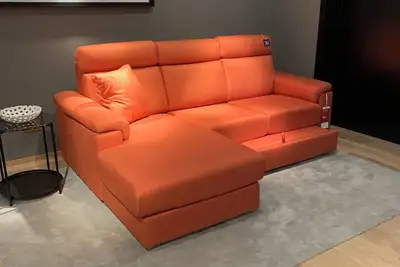 Image de Résidence « la Menuiserie »\nVaste appt 4 ch avec piscine intérieure spa & sauna.