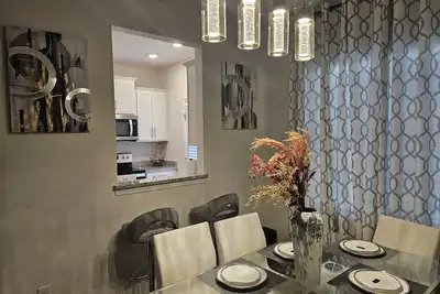 Image de Family-Friendly 3br Fast WiFi  10 Min to Uptown