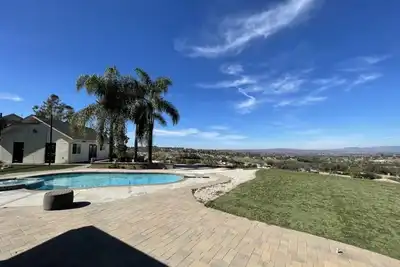 Image de Vista Felicita Casita. Pool, Spa, View, Games. Central to San Diego attractions!