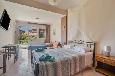 Image de Studio '4 Adults No 9' avec vue sur la mer, Wi-Fi et climatisation