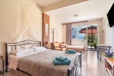 Image de Studio '4 Adults No 8' avec vue sur la mer, Wi-Fi et climatisation