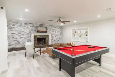 Image de Firepit + Pool Table + Grill + 8mi to Blue Springs