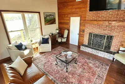 Image de Cozy 2-Bedroom River Front Cabin in Columbus, Ms