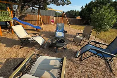 Image de Family Fun Location in a Lake Access Gated Community 3bd/2bth w/Custom Treehouse