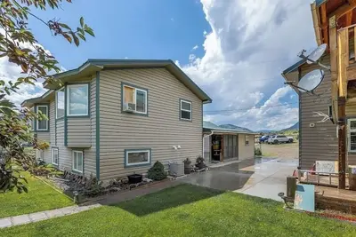 Image de Spacious 4-bedroom 3 bathroom house- 10 miles from Yellowstone