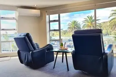 Image de Hosts on the Coast Esplanade Harbour View Apartment 111