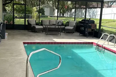 Spacious Family friendly home across from Lake Jackson, near downtown Sebring.