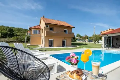 Image de Superbe maison Ă Trilj avec WiFi