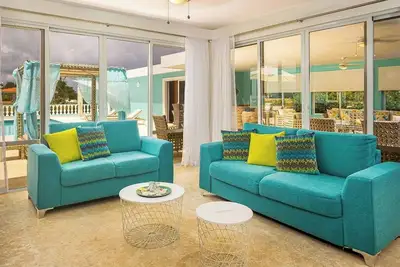 Image de Large Caribbean villa with pool in secured Sosua residence