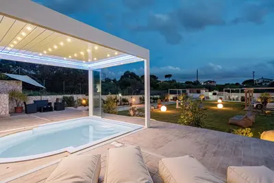 Appartement dans une maison de vacances avec Wifi, climatisation, piscine, Tv, patio, parking