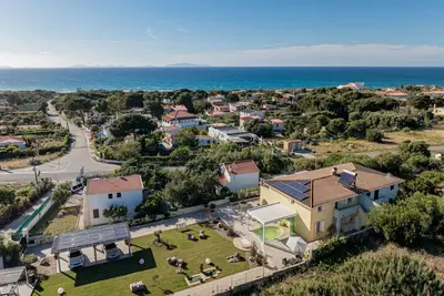 Image de Joli appartement dans une maison de vacances avec climatisation, Wifi, piscine, Tv, patio et parking