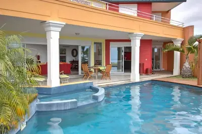 Image de Petite Ile - Villa d'architecte 4* - 6 pers. - 3 chambres - Piscine