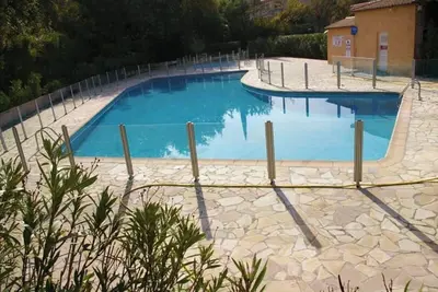 Image de T2 Eclat Carmin-Clim, terrasse, piscine, tennis.