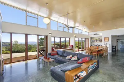 Image de The Retreat - A Private Architectural Home Overlooking the Barrington Valley