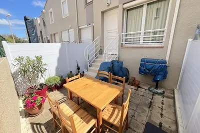 Image de Pavillon sécurisé 50m de la plage avec parking, climatisé, 4 couchages