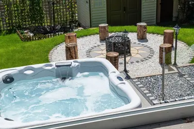 Image de Eryri Family Retreat in Dolgellau, hot tub, fire pit, cinema room and much more!