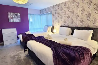 Newly Refurbed Townhouse by Etihad & Co-op Live
