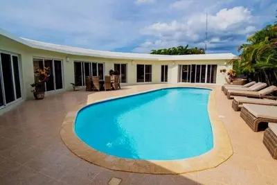 Image de 6bd/5bth luxury villa in gated residence with waterpark, minigolf, free bus