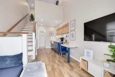 Image de Cozy 1 bedroom Tiny Home with Pool - \"Sandy\"