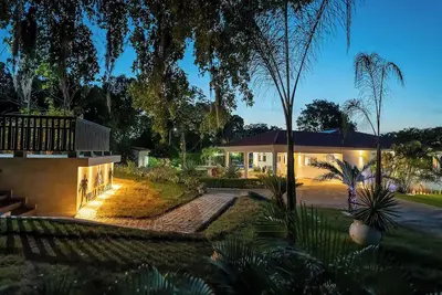 Image de 4bd/3bth luxury villa with billiard table, private pool, internet/cable Tv, Ac!