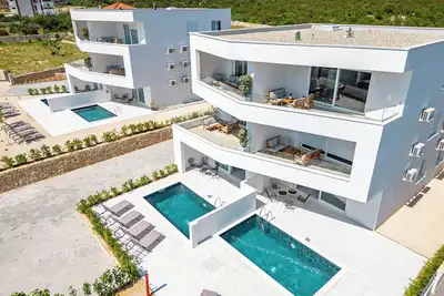 Image de Modern apartments with pool for 10