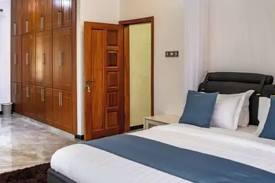 Image de The Georges' Residence a luxurious villa providing white glove services.