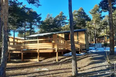 Image de Bungalow de charme avec piscine et grande terrasse dans parc en copropriété